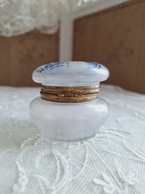 画像8: アンティークガラスパウダージャー