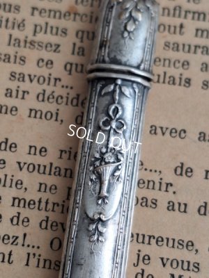 画像6: アンティーク花かごレリーフニードルケース