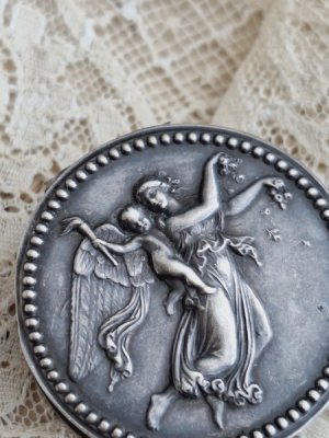 画像2: アンティーク天使レリーフケース