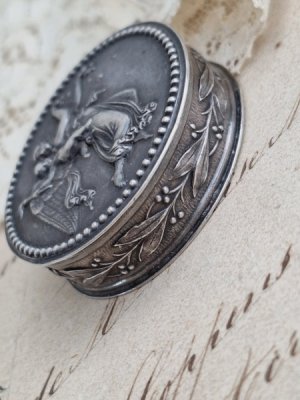 画像4: アンティーク天使レリーフケース