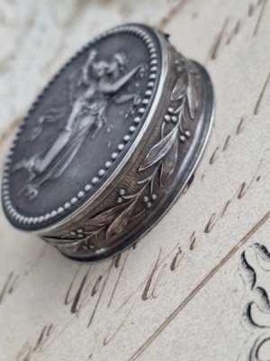 画像5: アンティーク天使レリーフケース