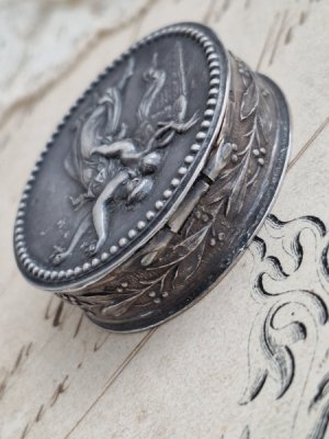 画像6: アンティーク天使レリーフケース