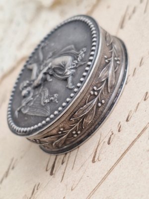 画像11: アンティーク天使レリーフケース