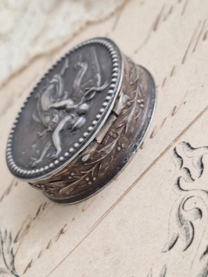 画像12: アンティーク天使レリーフケース