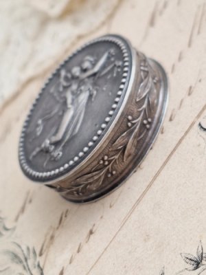 画像13: アンティーク天使レリーフケース