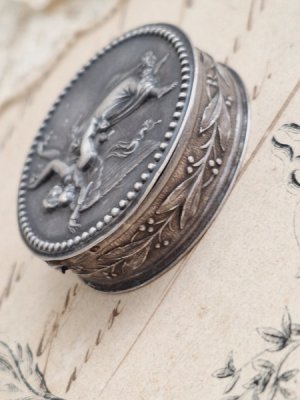 画像14: アンティーク天使レリーフケース