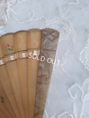 画像8: アンティークローズ手描きセルロイド扇子