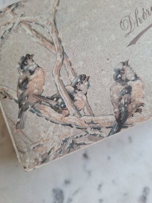 画像4: ツバメ柄アンティーク紙箱