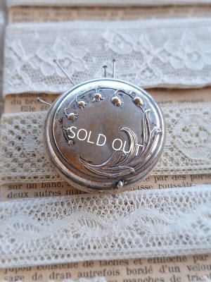 画像3: すずらんレリーフニードルクッション