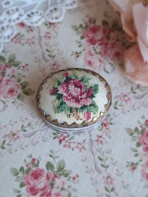 petitneedlepointpillcase