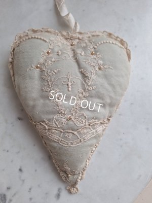画像2: アンティークレースクッション