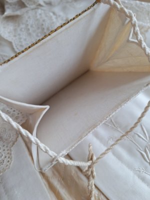 画像9: 刺繍のミサ典書ポーチ