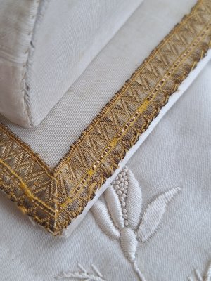 画像4: 刺繍のミサ典書ポーチ