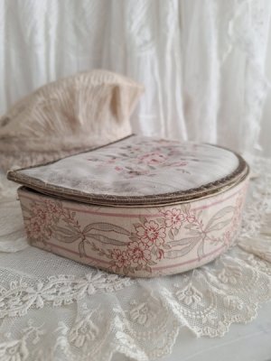 画像5: アンティークカルトナージュボックス