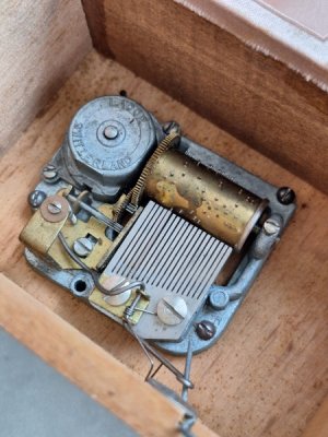 画像8: モシュリンヌすみれとすずらん柄オルゴール