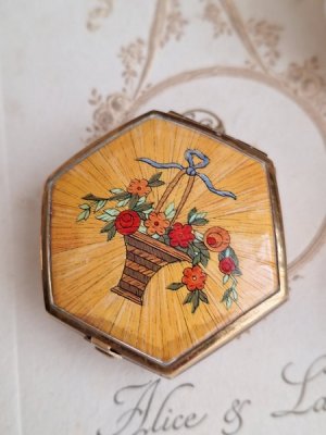 画像2: Houbigant花かご柄コンパクト