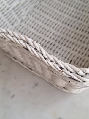 画像12: 白いバスケット