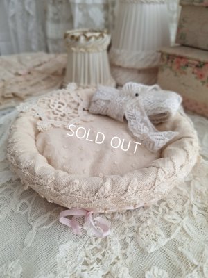 antiquelacebasket