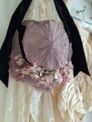 antiquehat