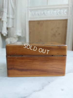 画像2: アンティークモシュリンヌクッション付きボックス