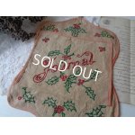 画像: ヒイラギ柄刺繍ニュースペーパーホルダー