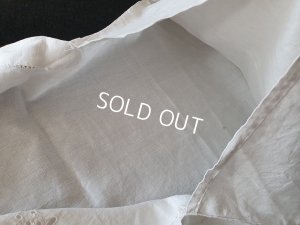 画像9: リボンとモノグラム入りカット刺繍ポーチ