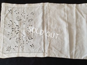 画像10: リボンとモノグラム入りカット刺繍ポーチ