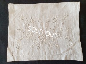 画像2: リボンとモノグラム入りカット刺繍ポーチ