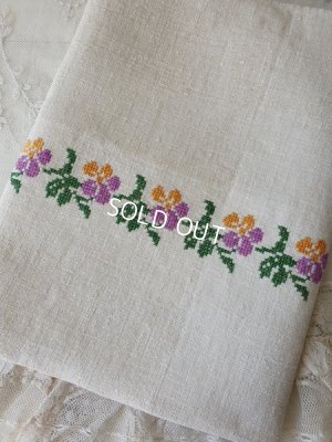 画像1: ハンガリアン花柄刺繍リネンクロス