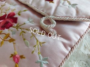 画像4: アンティーク刺繍ハンキーケース