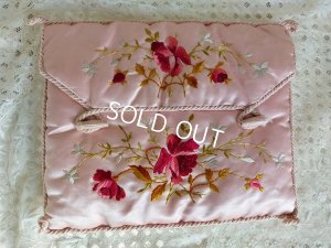 画像2: アンティーク刺繍ハンキーケース
