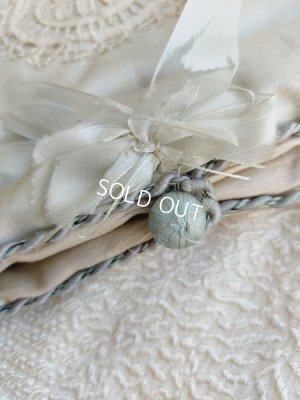 画像4: アンティークシルクハンキーケース