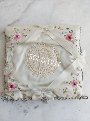 画像8: アンティークシルクハンキーケース