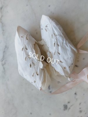 画像17: アンティークベビードレスとシューズ