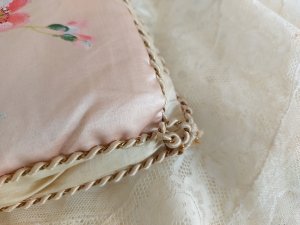 画像6: アンティークシルクハンキーケース