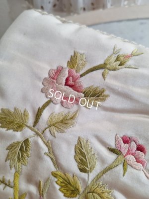 画像3: アンティークローズ刺繍ハンキーケース