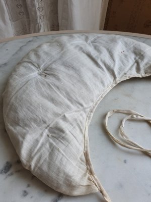 画像8: アンティークバッスルクッション