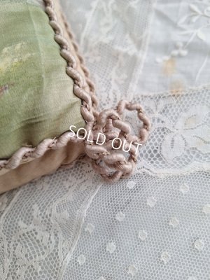 画像7: アンティークシルクハンキーケース