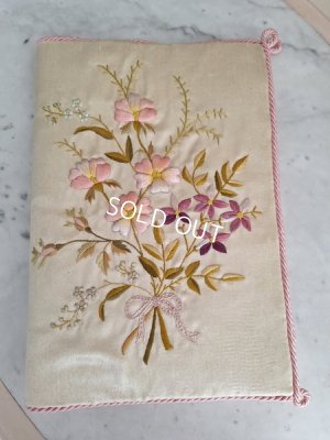 画像2: アンティーク刺繍ハンキーケース