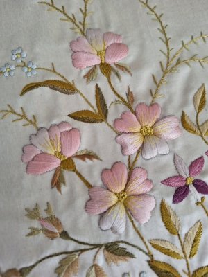 画像3: アンティーク刺繍ハンキーケース