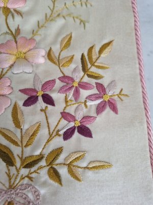 画像5: アンティーク刺繍ハンキーケース