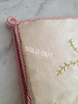 画像10: アンティーク刺繍ハンキーケース