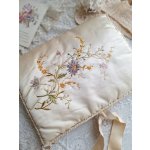 画像: シルク刺繍ハンキーケース