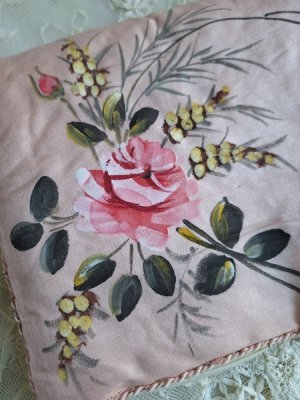 画像2: 手描きローズ柄シルクハンキーケース