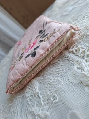 画像5: 手描きローズ柄シルクハンキーケース