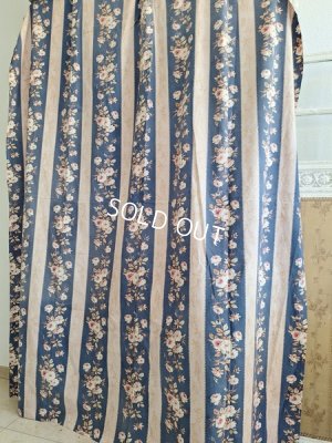 画像2: アンティークローズ柄カーテン